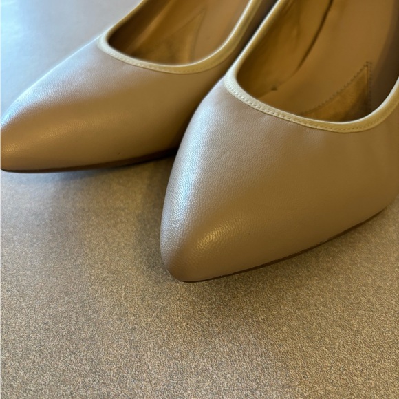 Naturalizer Comfort ODEN Nude Leather Ballet Style Pump - Picture 4 of 9